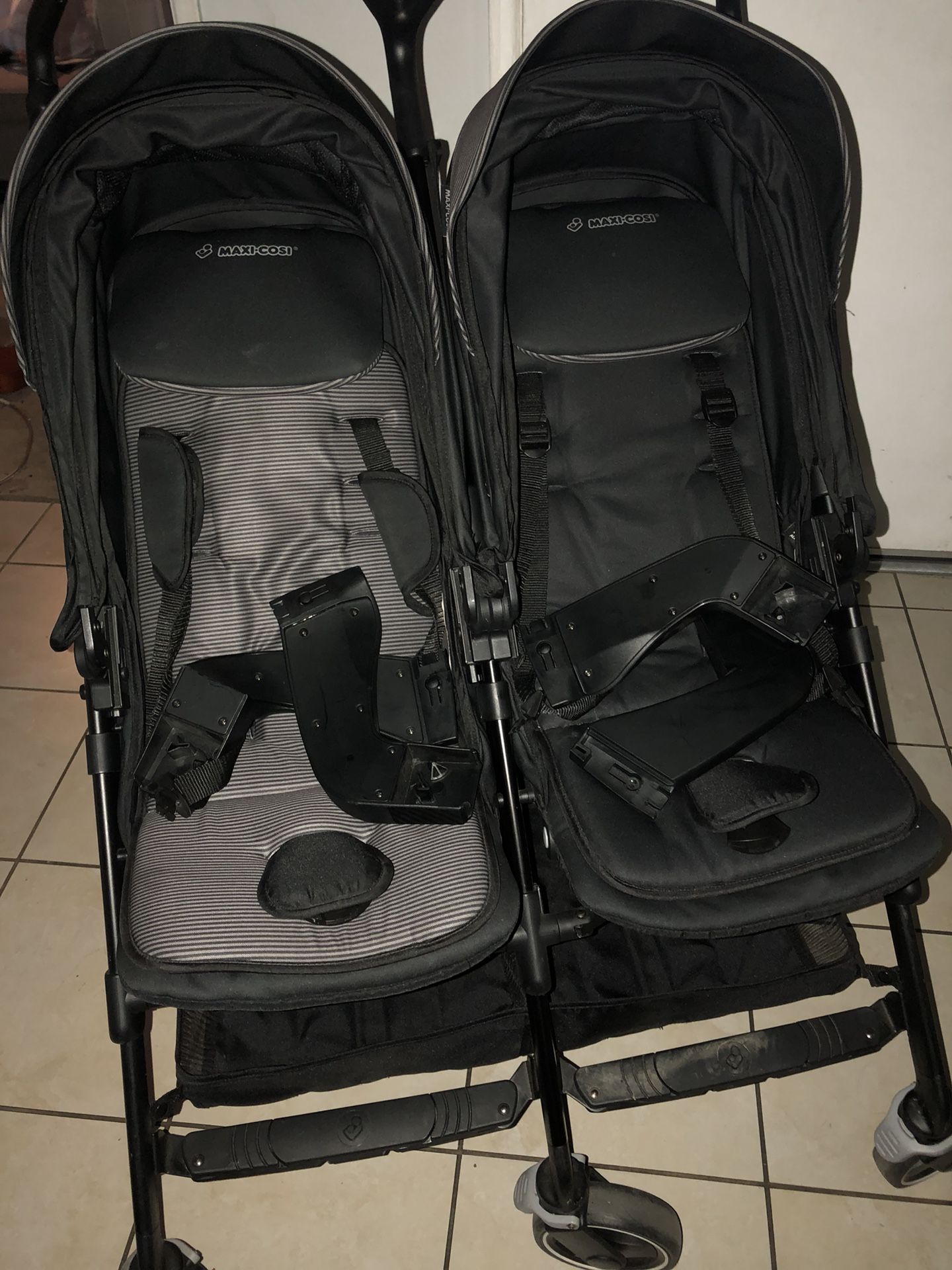 Maxi Cosi Dana For 2 stroller