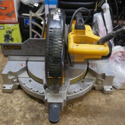 dewalt dw713 compound miter saw pre owned 871318-1 
