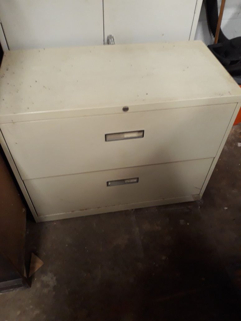 File drawers & metal cabinets (2)
