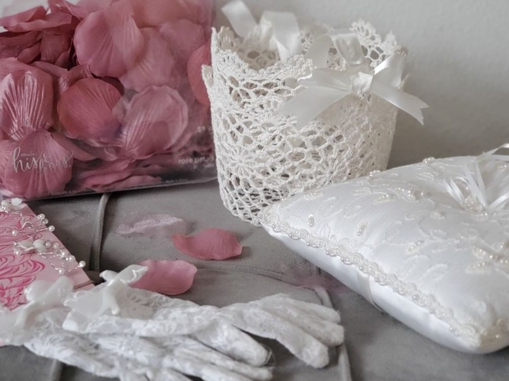 Flower Girl Set! Baskets,rose Petals,gloves,hair clip on Wreath, Ring Pillow