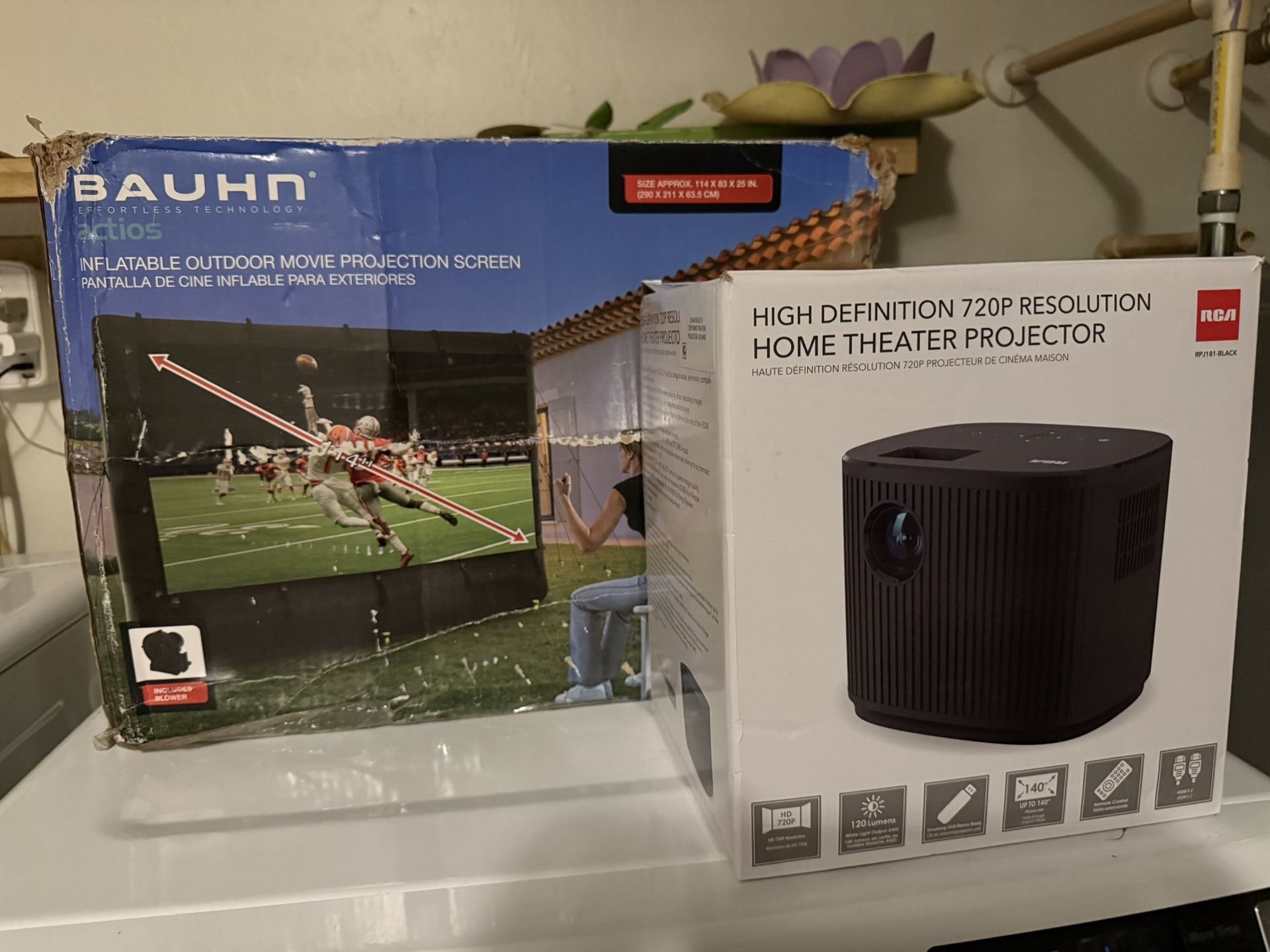 Projector And 114”in Inflatable Projector  Screen 