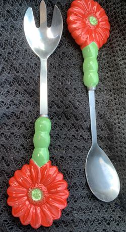 Salad toss spoon and fork.