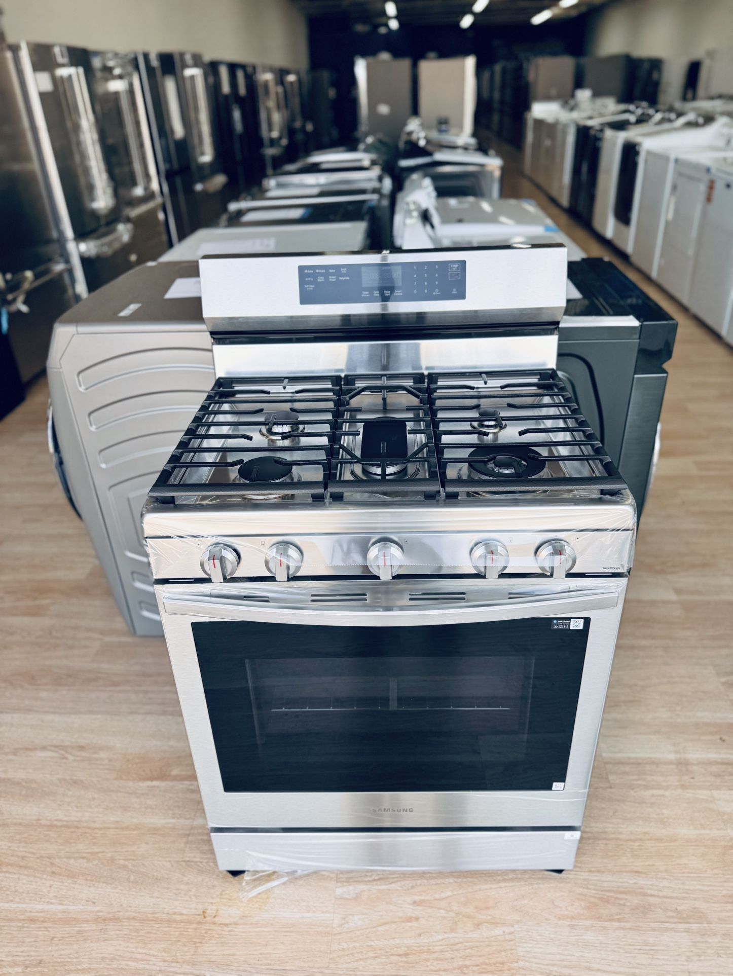 Brand-New Samsung - 6.0 Cu. Ft. Freestanding Gas Convection+ Range with WiFi and No-Preheat Air Fry - Stainless Steel Model: NX60A6711SS