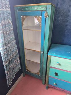 Upright cabinet (FREE)