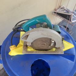 Makita 5007NB 7-1/4" Corded Circular Saw w/ Blade