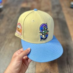Exclusive RARE Two Tone Seattle Mariners New Era Fitted Hat Baby Blue Tan Khaki   •New  • Size : 7 1/4 •Two tone             Tags : supreme , bape , h