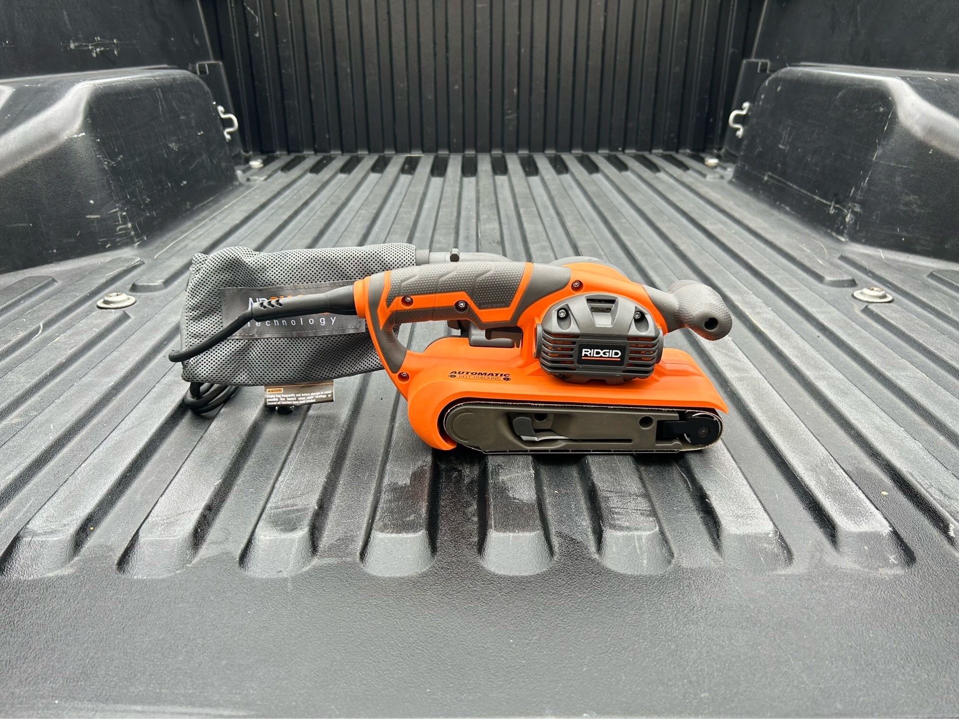 NEW RIDGID 6.5 Amp Corded 3 in.W x 18 in.L Heavy-Duty Variable Speed Belt Sander w/AIRGUARD Technology