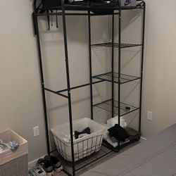 Wire shelf/closet 