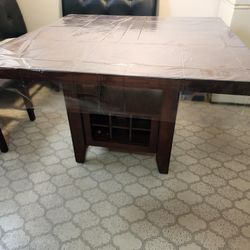 Kitchen / Dining Table With Chairs 
