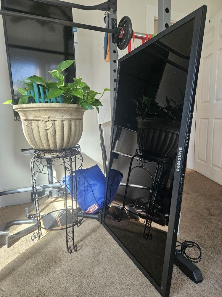 Samsung Signage Monitor - FREE