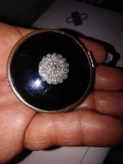 Small rouge compact