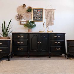 Three piece Stunning Elegant/French provincial Dresser set Black & Gold nightstands & dresser 
