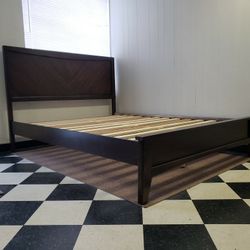 Queen size bed frame - can DELIVER almost anywhere for $20 extra - gently used and in very good condition 😍