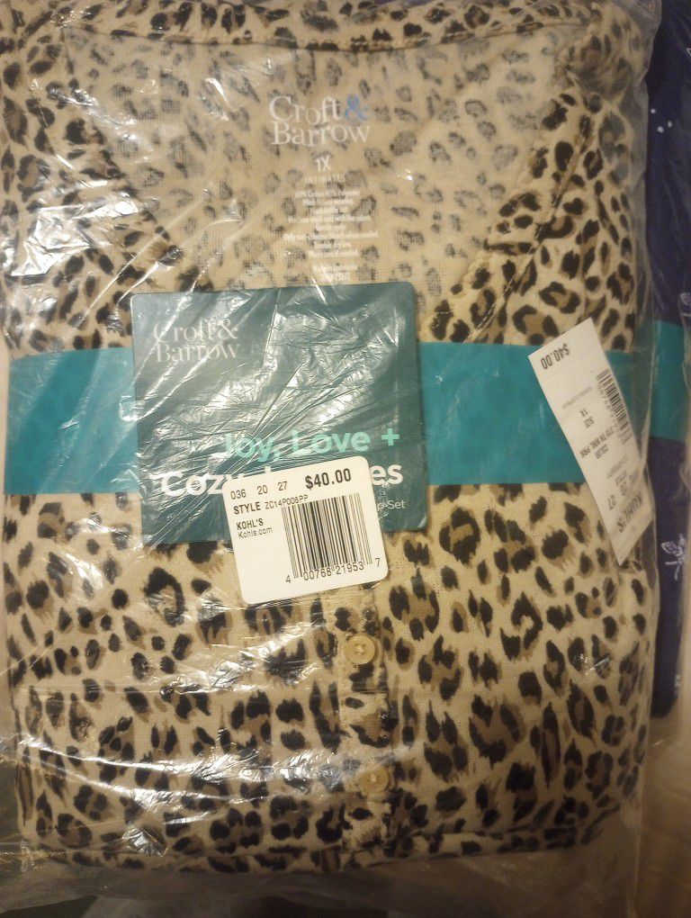 New 1x  leopard pajama pant and top set