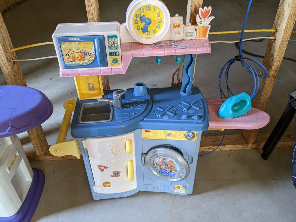 Fisher Price Play kitchen/Laundry