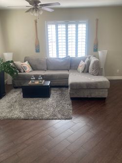 🔥GREAT LOOKING COUCH FOR SALE ==> EVEN BETTER PRICE 🛋️ LOOK INSIDE TO CHECK IT OUT 🔥