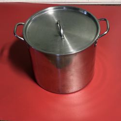 Olla con capacidad de 16 cuartos (16 QT).