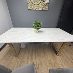 Dinner table SET Gold and Marble everything in the photos for $200 DEAL