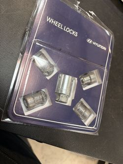 Hyundai  Wheel Lock Set (USED)