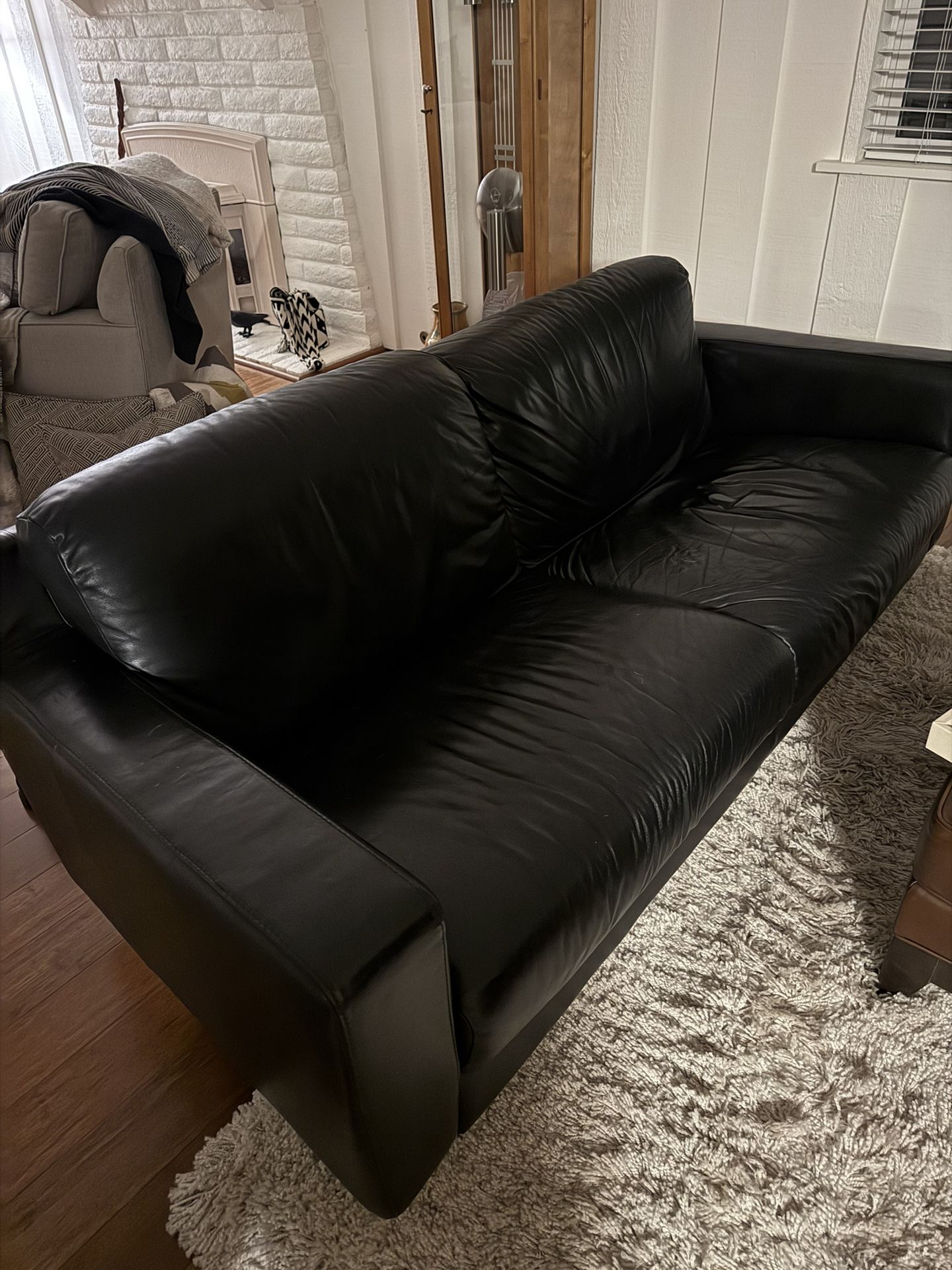 Kasala Black Black Leather Couch