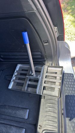 Lawn leveling rake