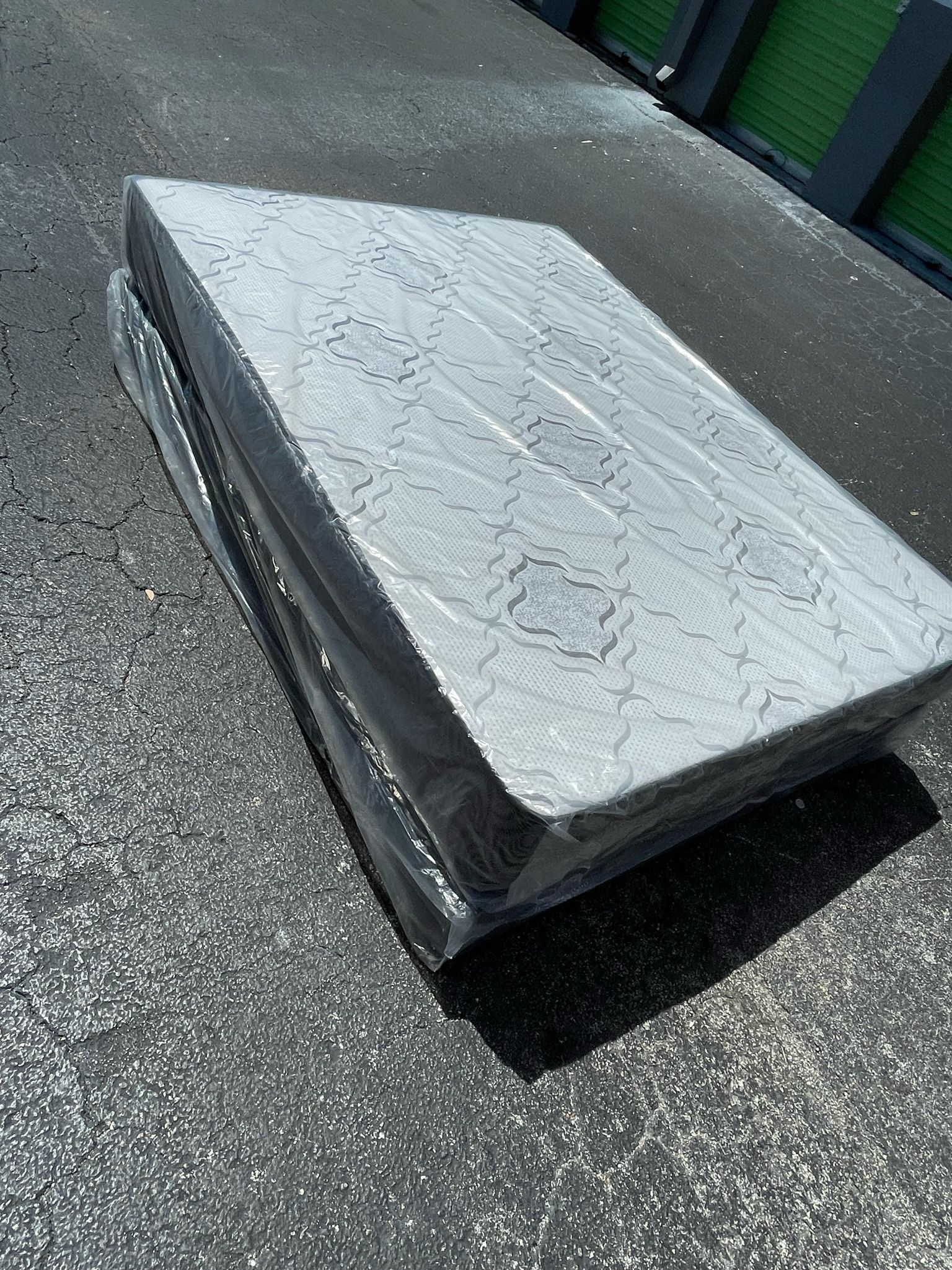 NEW FULL SIZE SET MATTRESS AND BOX SPR ING 2pcs