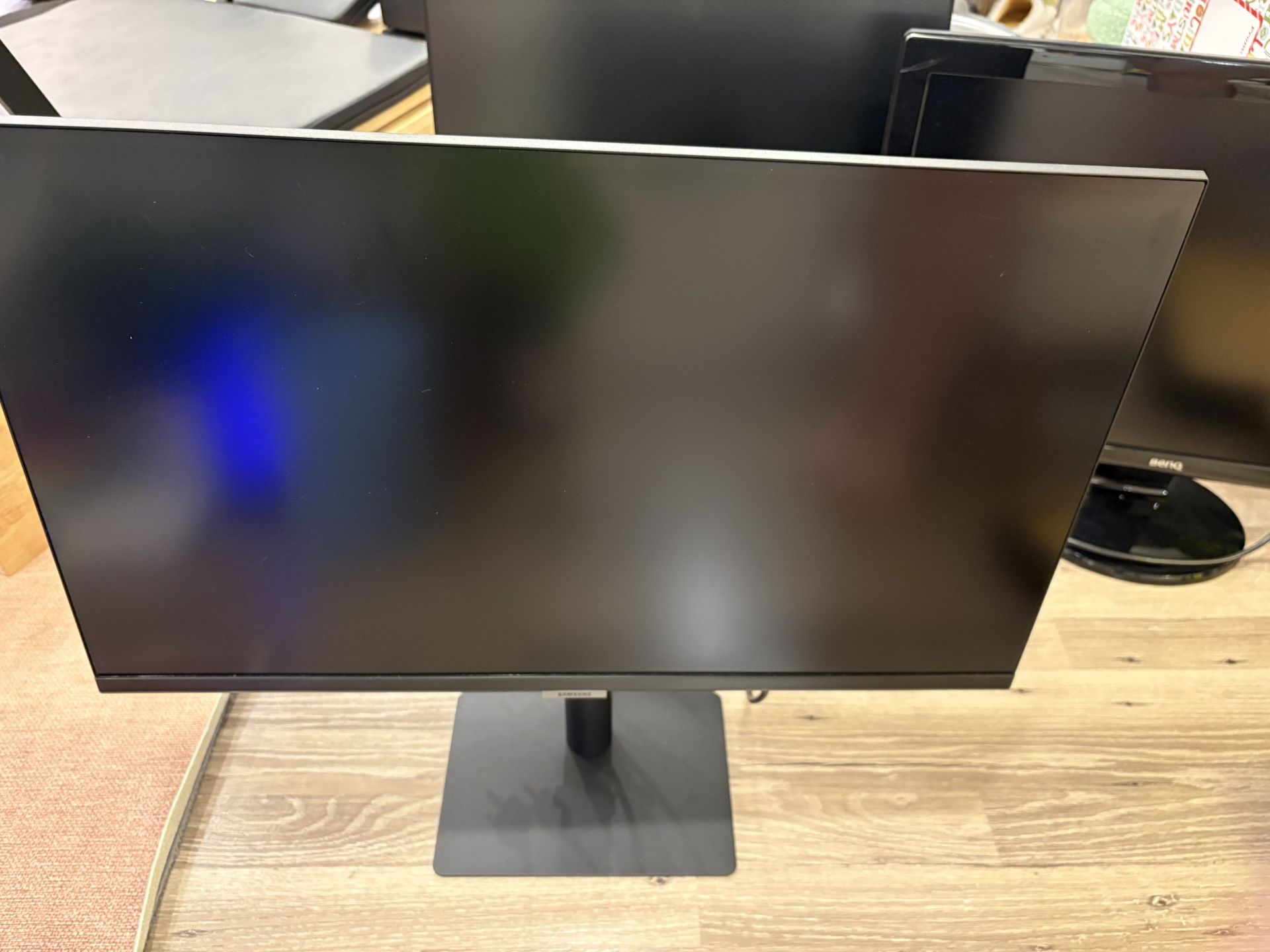 samsung 27” monitor - excellent condition