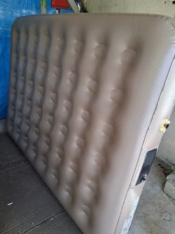 COLEMAN AIR MATRESS IN GOOD CONDITION $20 PICK UP IN SUN VALLEY