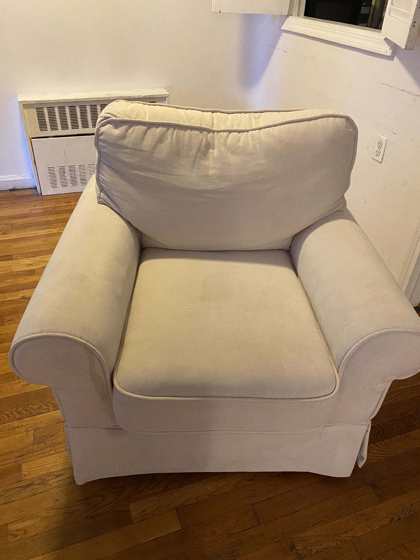 FREE - Lightweight, Large, Very Comfortable Stylish Chair - Used