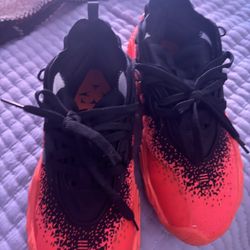 Tray Young Basket Ball Shoes 60$