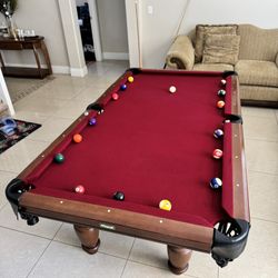 8 Ball Pool Table/ Billiards Table With Accessories