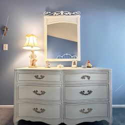 French Provincial Dresser – Solid Wood, 6 Drawers, Vintage Charm