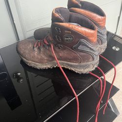Amazing Deal Great Condition Men’s Size 11.5 Merrell Gortex Boot 🥾 