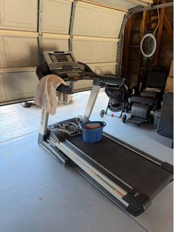 Commercial treadmill