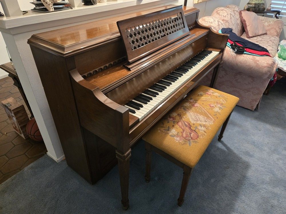 Gulbransen Piano With Bench