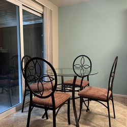 Dining Room / Kitchen Table and Chairs