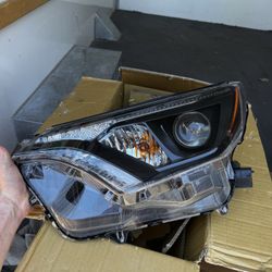 Left Halogen Headlight for 2016-2018 RAV4