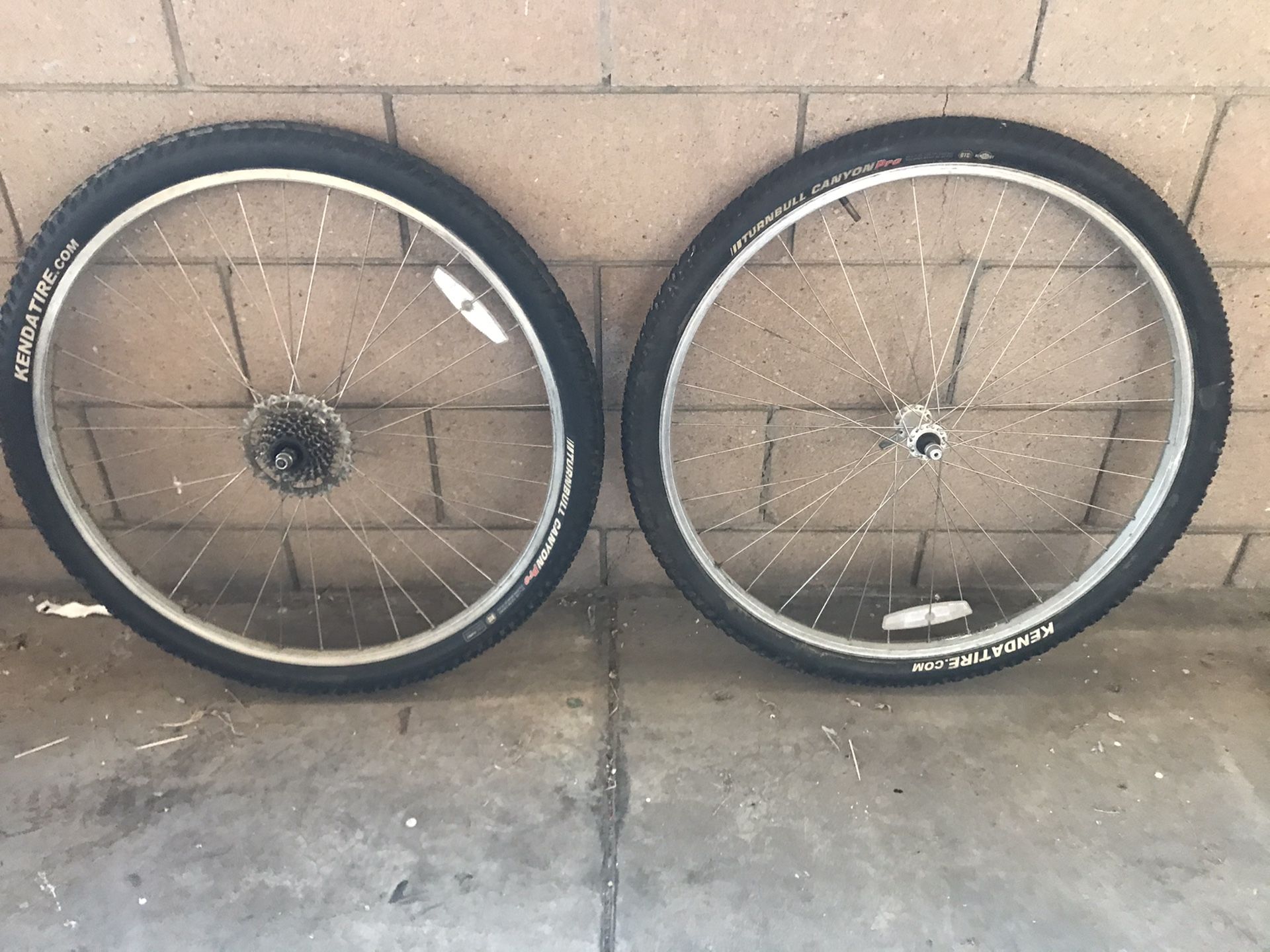 Mountain bike rims and tires Kenda 29” x 2”