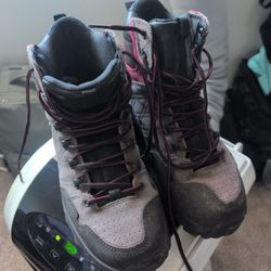 511 Hiking Boots
