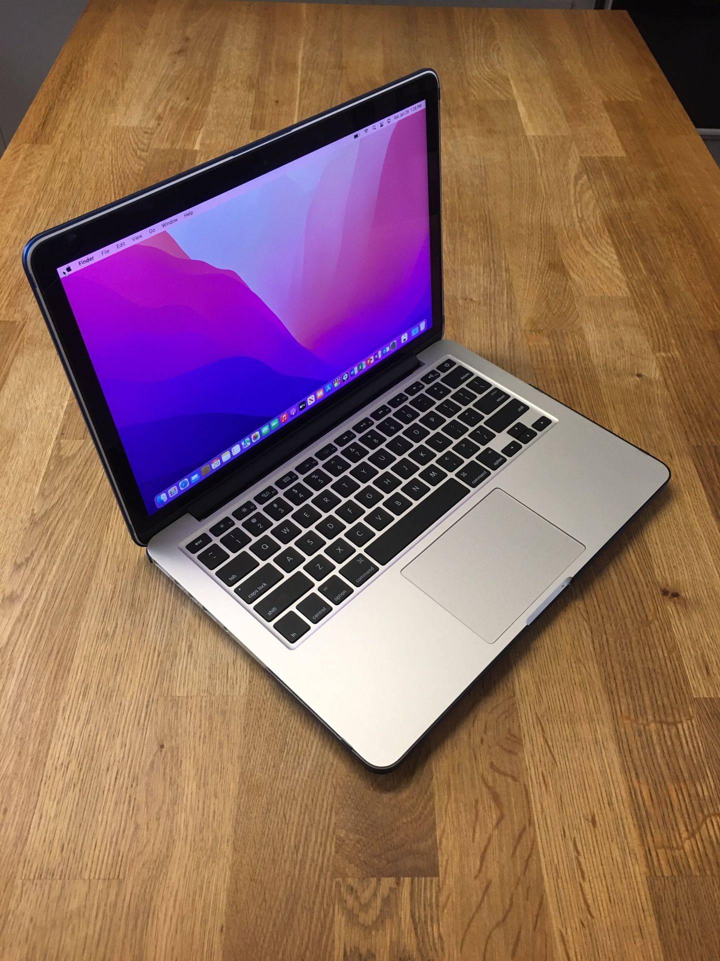 2015 MacBook Pro Retina 13 Inch - Intel i5 Dual-Core / Final Cut
