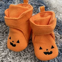 Brand new Halloween pumpkin shoes infant size 3-6 month