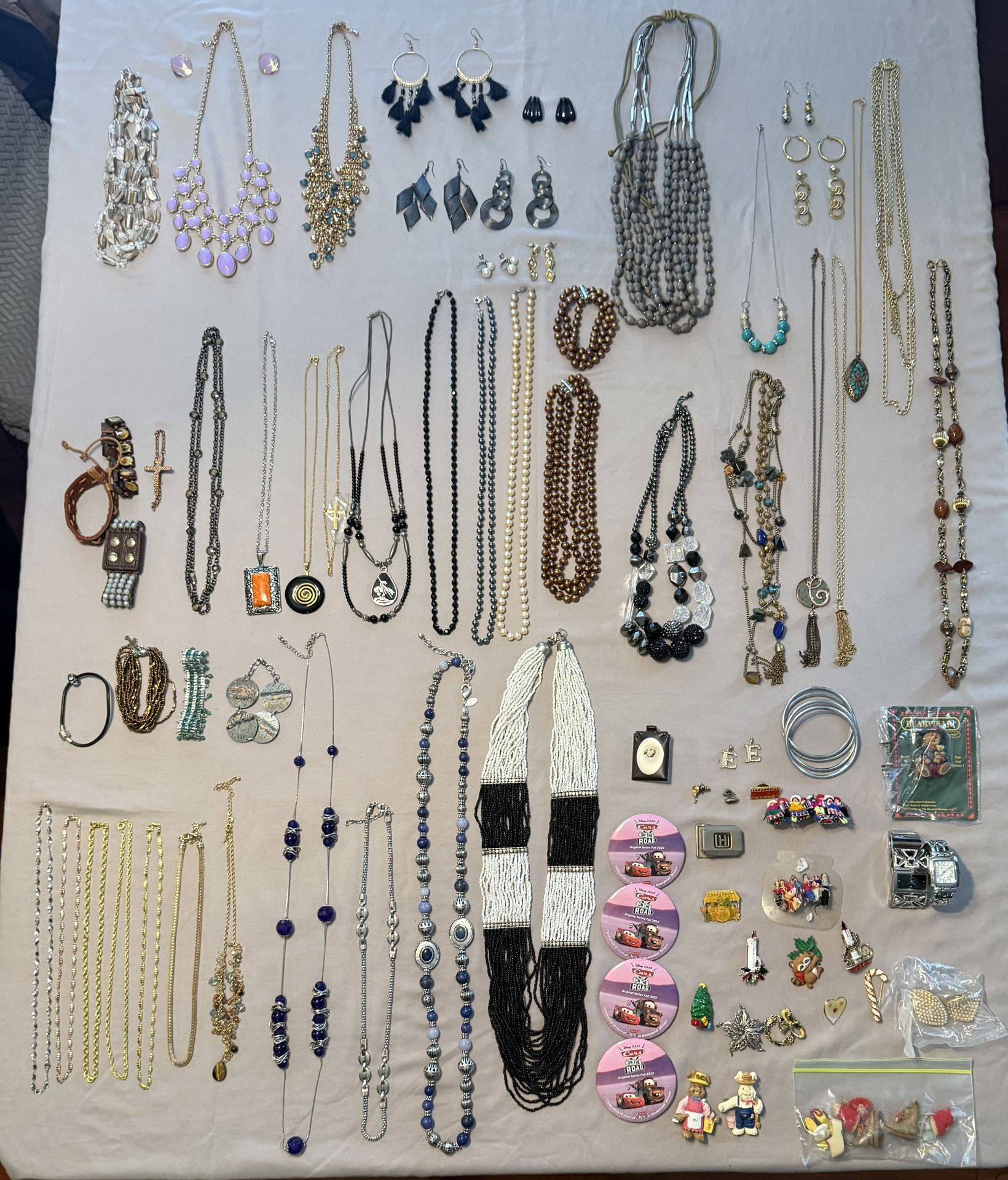 Jewelry/pins Bundle