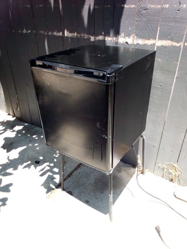 Hisense Mini Fridge
