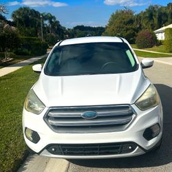 2017 Ford Escape SE EcoBoost 4WD – 102k miles – Excellent Condition