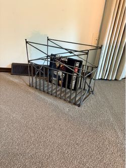 Pier, one imports, Rod, iron magazine rack-excellent condition