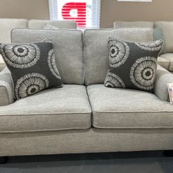 New Woodhouse Uph. Loveseat 