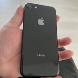 IPhone 8 64 go UNLOCKED like new w/ screen protector/Case
