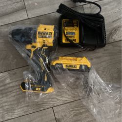 20v Dewalt Drill With Battery And Charger 