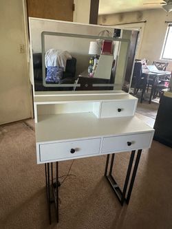 Girls vanity