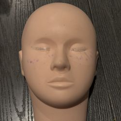 Lash extensions mannequin